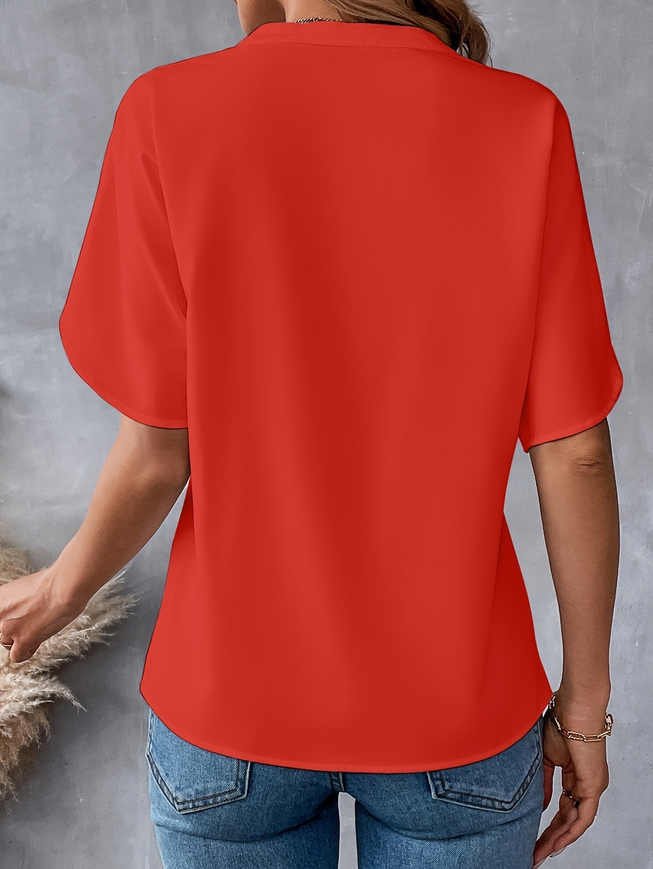 Noelle | Relaxed V-Neck Blouse