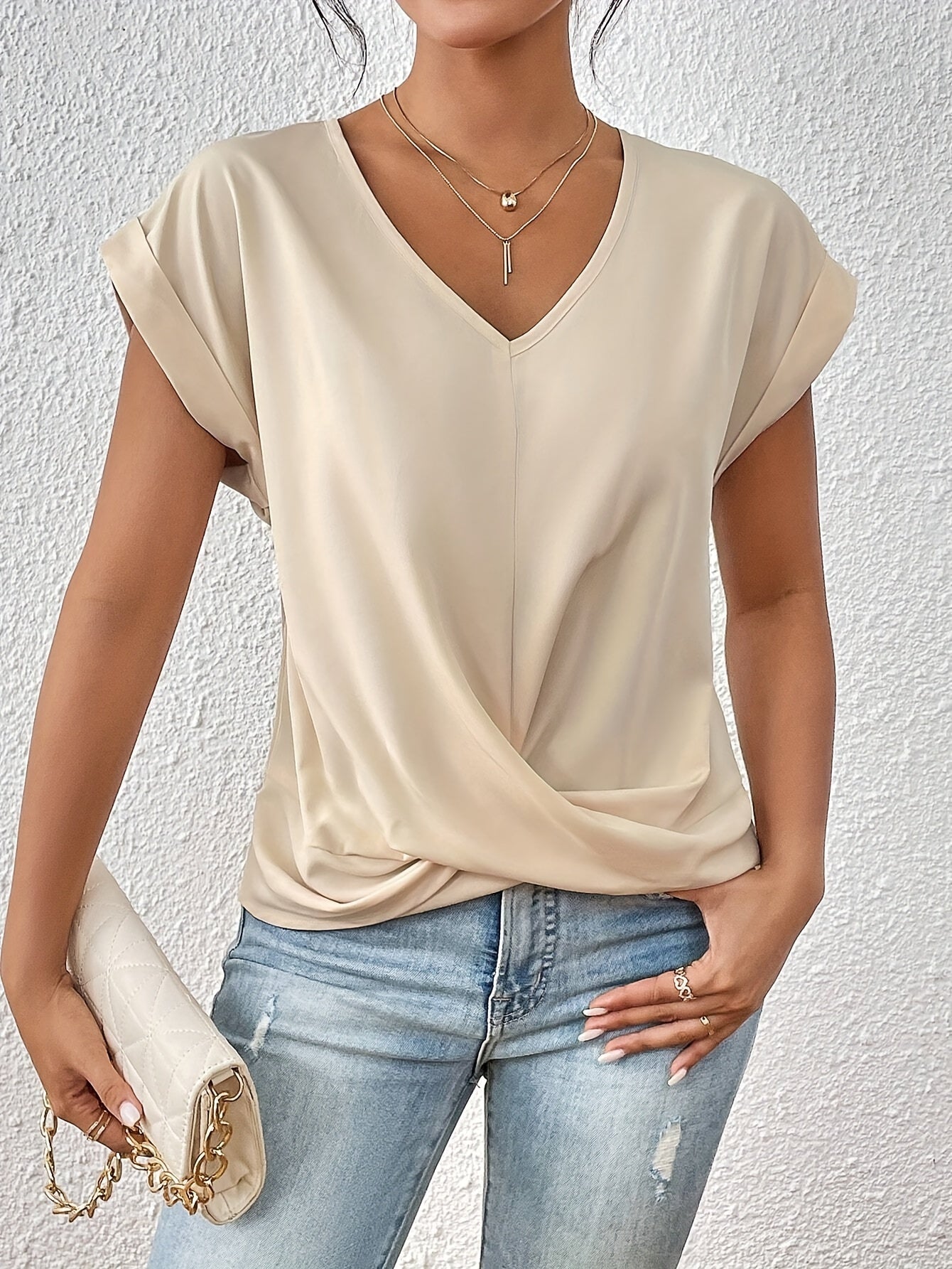 Amara | Twist V-Neck Top