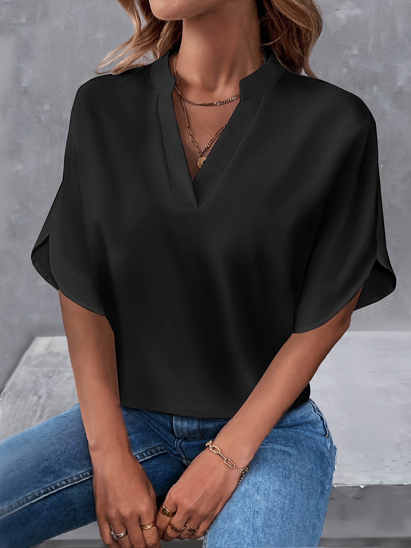 Noelle | Relaxed V-Neck Blouse