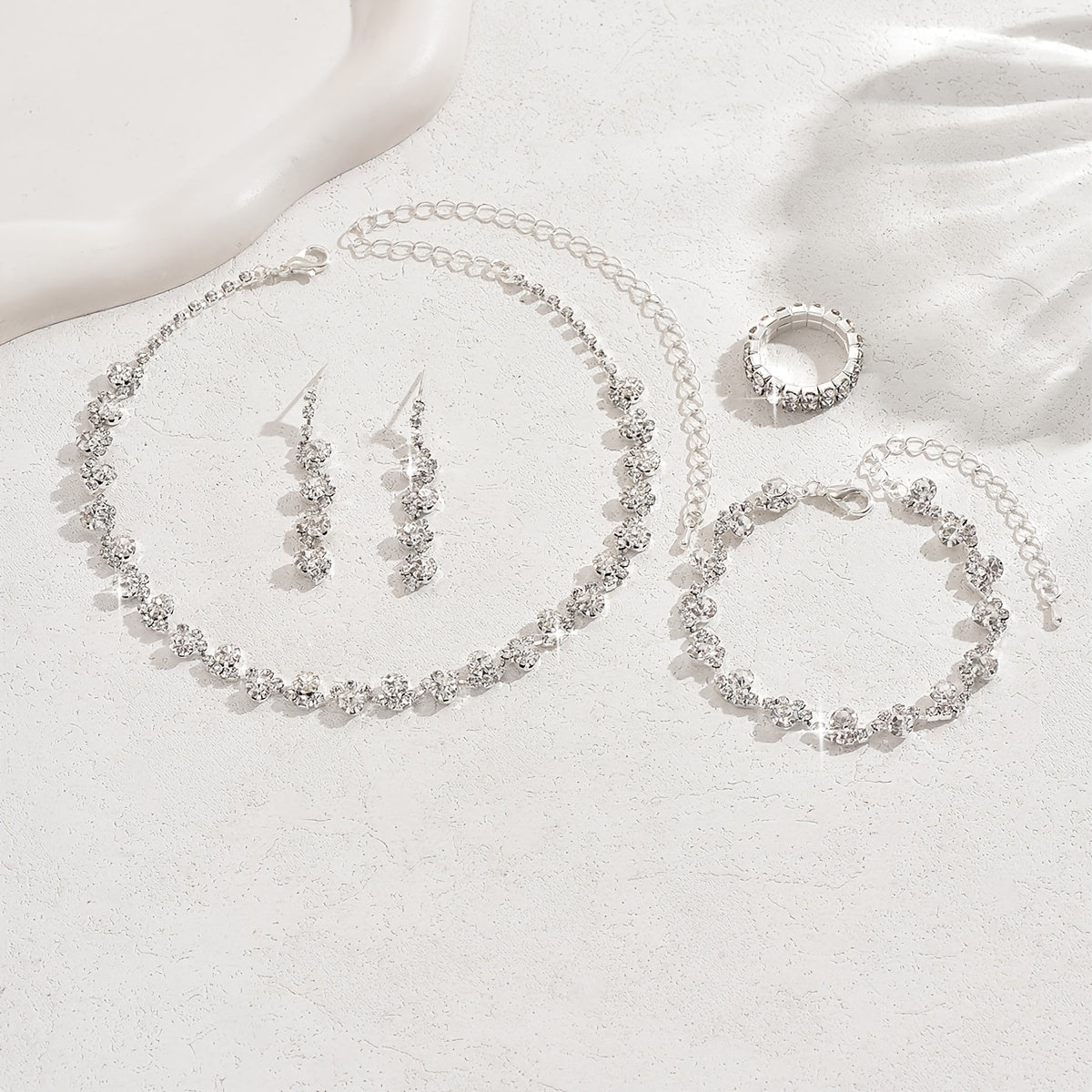 A Stylish And Elegant Wedding Jewelry Set, Including a Necklace, Earrings, Bracelet, And Ring, Perfect for Women'S Weddings, Parties, Dinners, Balls, And Gatherings, Featuring Sparkling And Luxurious Design.
